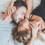 Влияние психологического комфорта на интимную жизнь: как эмоции влияют на физическое удовлетворение