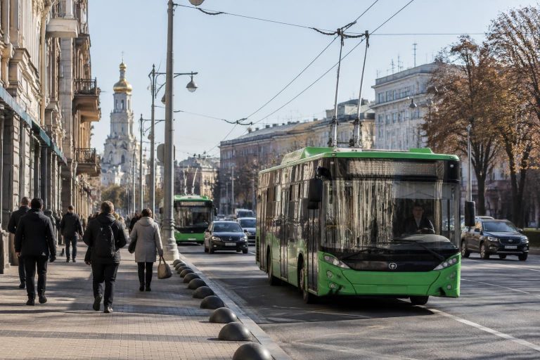 Ілюстрація до матеріалу «Харків без зайвої метушні: як організувати щоденні справи у великому місті»