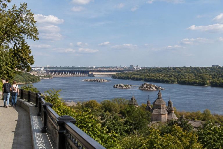 Ілюстрація до матеріалу «Запоріжжя як місто Дніпра й Хортиці: як географія формує інфраструктуру»