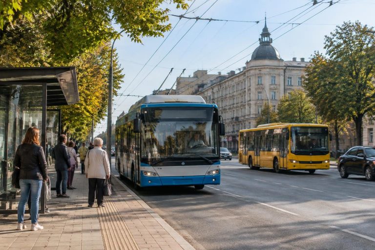 Ілюстрація до матеріалу «Транспорт Кропивницького: як планувати поїздки автобусами й тролейбусами»
