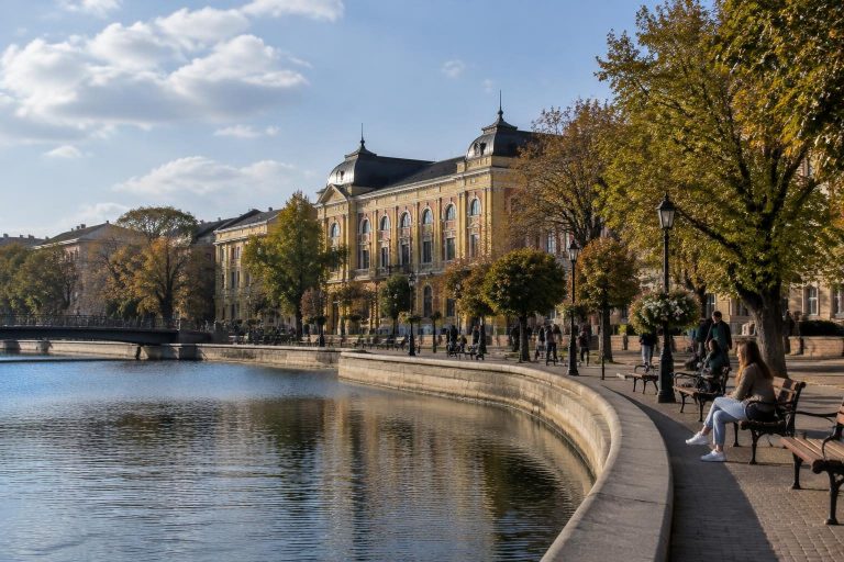 Ілюстрація до матеріалу «Кропивницький для прогулянок: як побачити культурний центр України без поспіху»